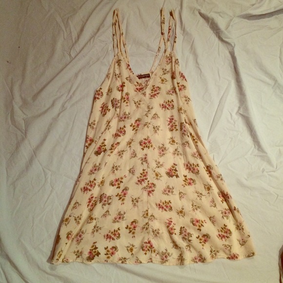 ⛔️*Sold*⛔️ Brandy Melville Floral Dress