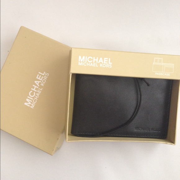 🎀NWT Michael Kors Full Grain Leather Wallet🎀