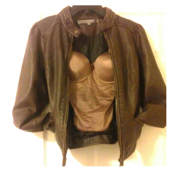 TAN/BROWN CROP TOP 2 X 20$