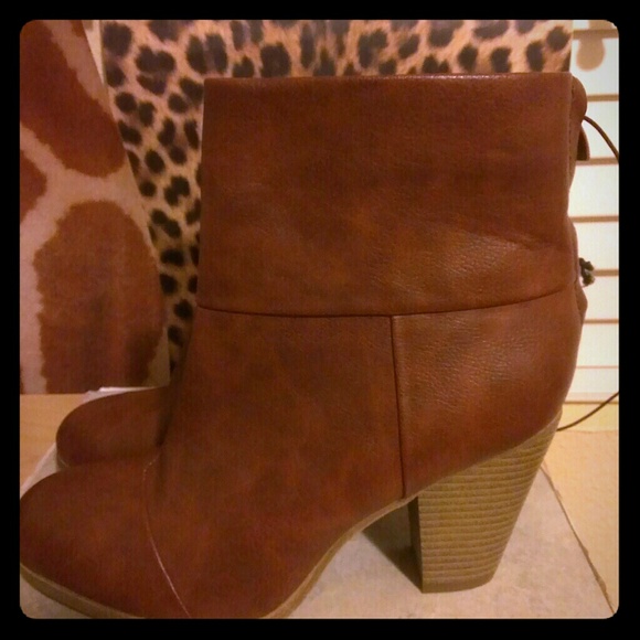 BROWN BOOTIES