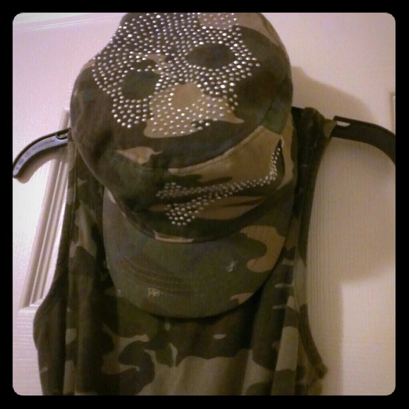 CAMO HAT 2 X 10$