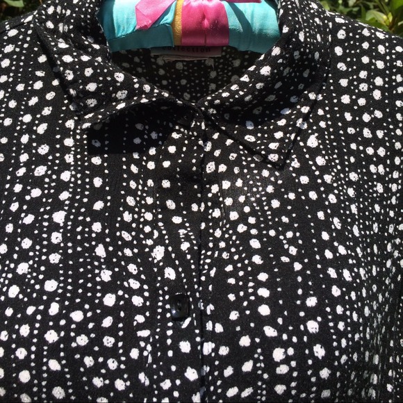Black and White Zig Zag Polka Dot Sleeveless Top - Picture 3 of 3