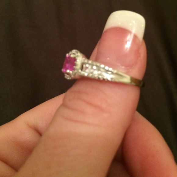 Sterling silver pink sapphire ๐ฐTRADED on Vinted๐ฐ - Picture 2 of 4