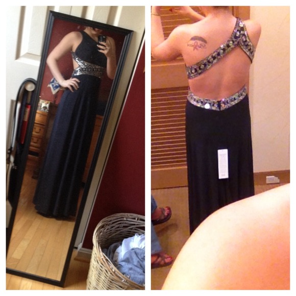 It's prom time ladies!!! Charcoal prom dress!!💜😍