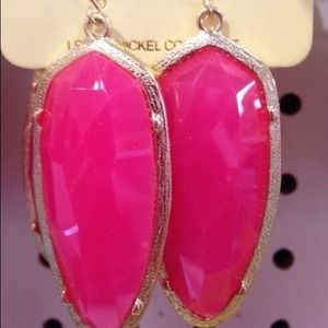 Kendra Scott inspired hot pink earrings!