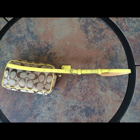 SOLD!π Coach Belt Bag & Dustbagπ - Picture 2 of 4