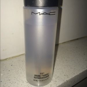 STUDIO MOISTURE FIX SPF 15