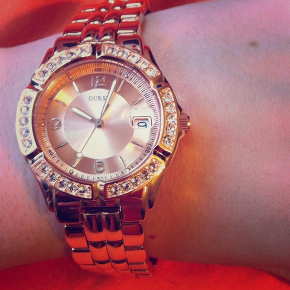 BNWT Guess rose gold ladies watch