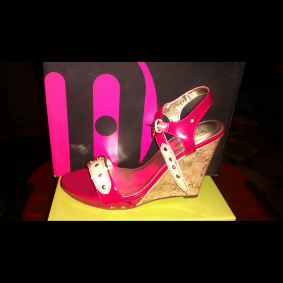 pink wedges
