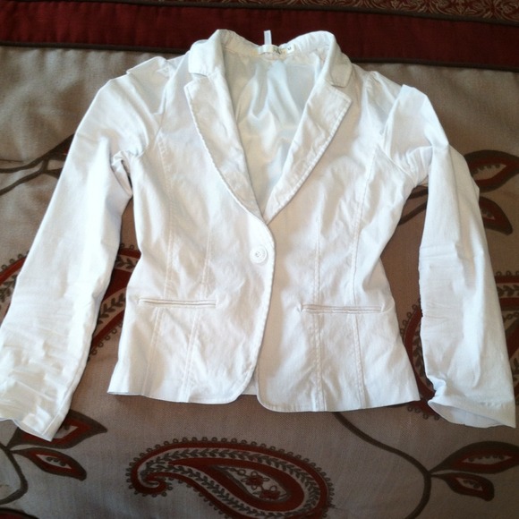 ✨donating/consigning soon✨White blazer