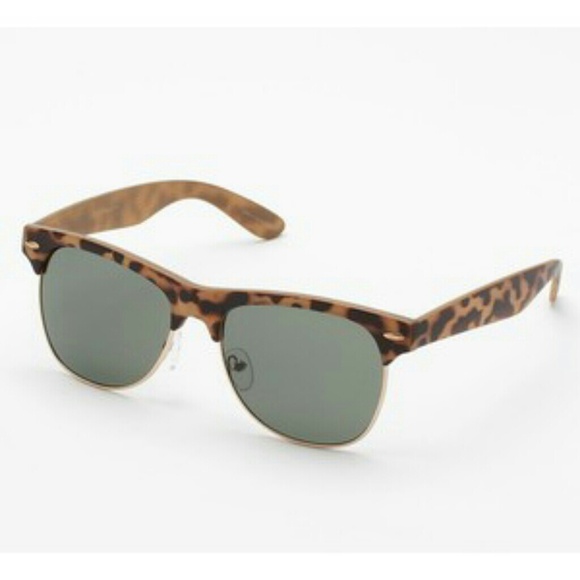 Lauren Conrad Sunglasses - Picture 1 of 3