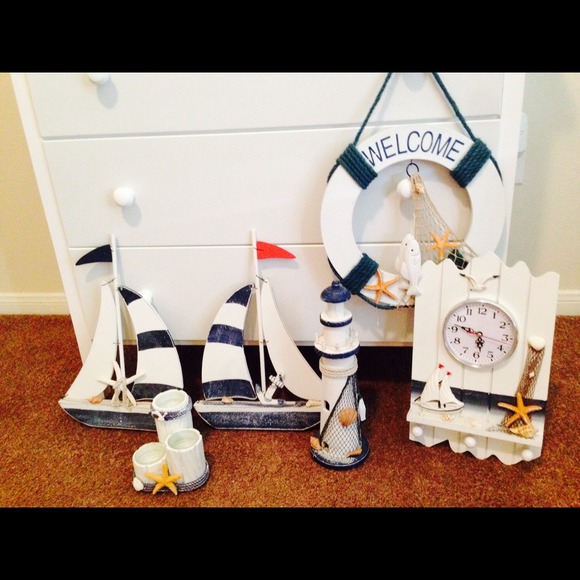 Nautical theme restroom decor