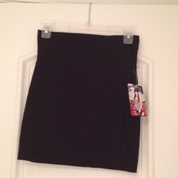 NWT black tight skirt