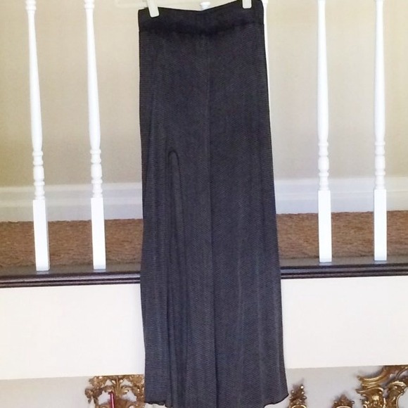 AUTHENTIC BRANDY MELVILLE SLIT MAXI - Picture 2 of 3