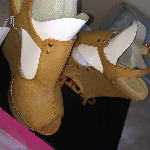 Chestnut Wedges - Picture 2 of 4