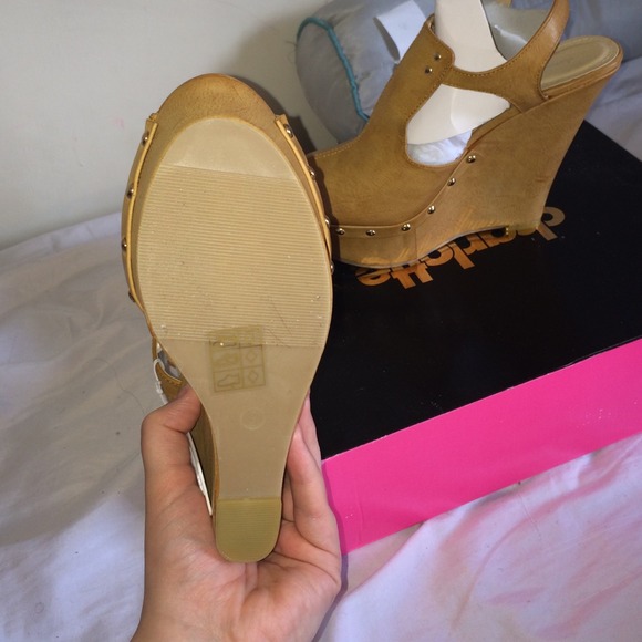 Chestnut Wedges - Picture 3 of 4