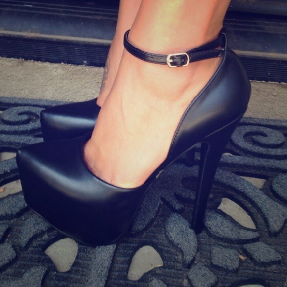 Brand New!! Black Ankle Strap Platform Pumps