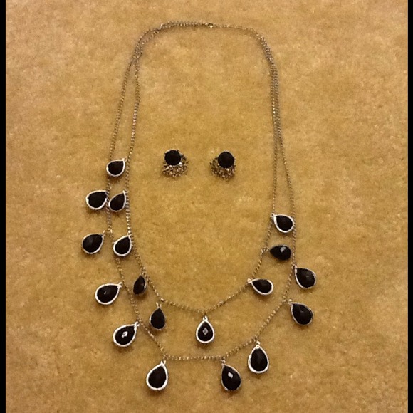 Necklace & earrings set