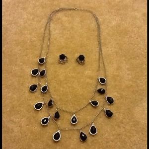 Necklace & earrings set