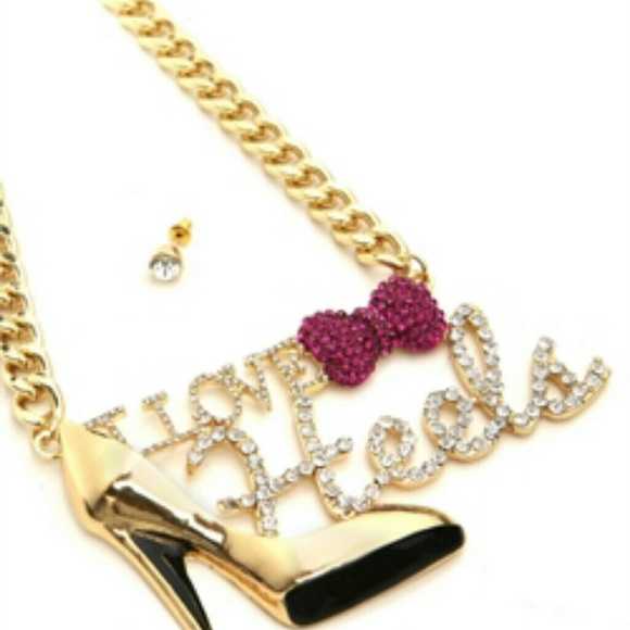 Necklace and earring set