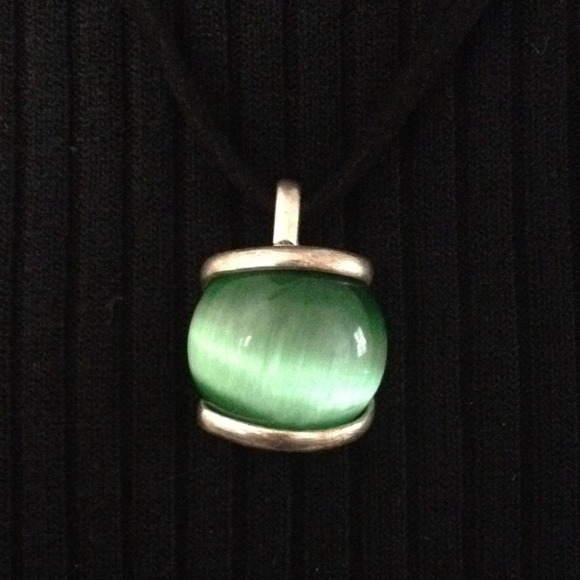 Green Pendant Sterling Silver Necklace. - Picture 2 of 4