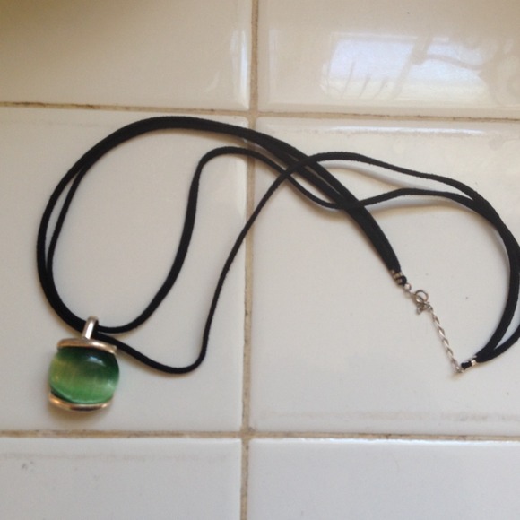 Green Pendant Sterling Silver Necklace. - Picture 3 of 4