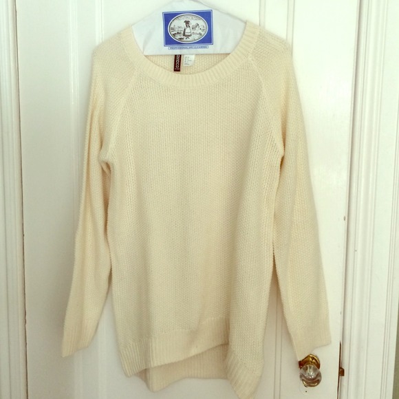 H&M Tops - H&M sweater🎀PRICE NEGOTIABLE🎀