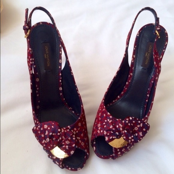 Authentic LOUIS VUITTON Silk Floral Catania - Picture 4 of 4