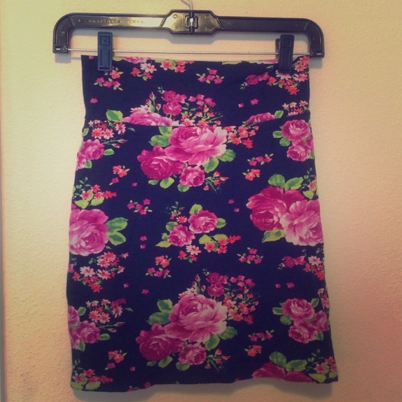Floral fitted skirt - Picture 1 of 1