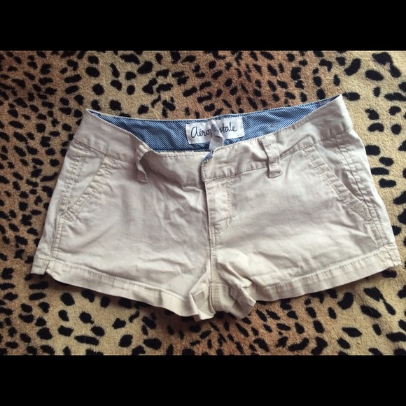 beige shorts from Aeropostale