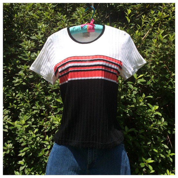 Cute Ribbed Short Sleeve Top - Picture 2 of 2