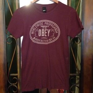 Maroon T