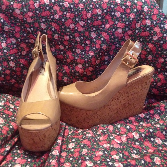 Steve Madden Shoes - Nude Steve Madden wedges