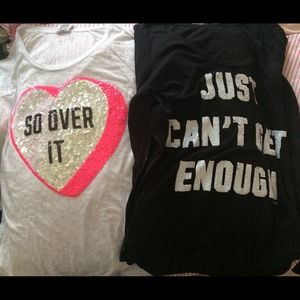 Vs shirts and Hollister jeans bundle🌚💜💋