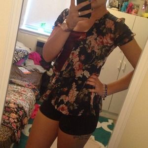 Sheer button down!🌹 💥REDUCED💥