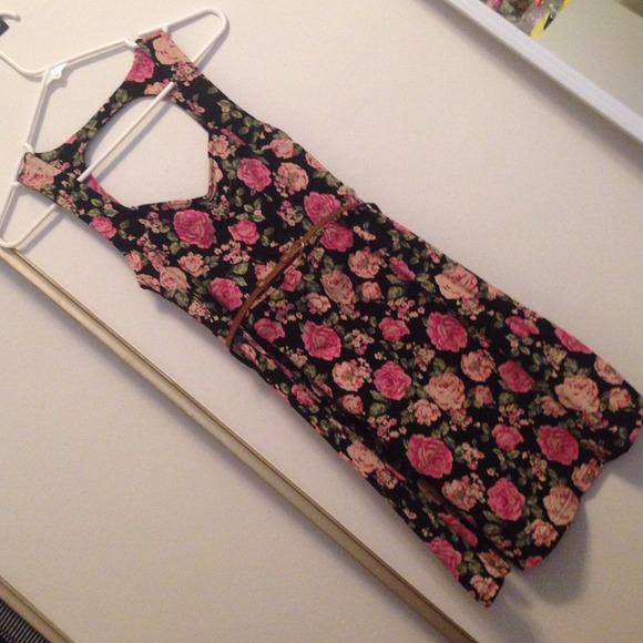 Floral dress 🌸🌺🌻💐 NWOT