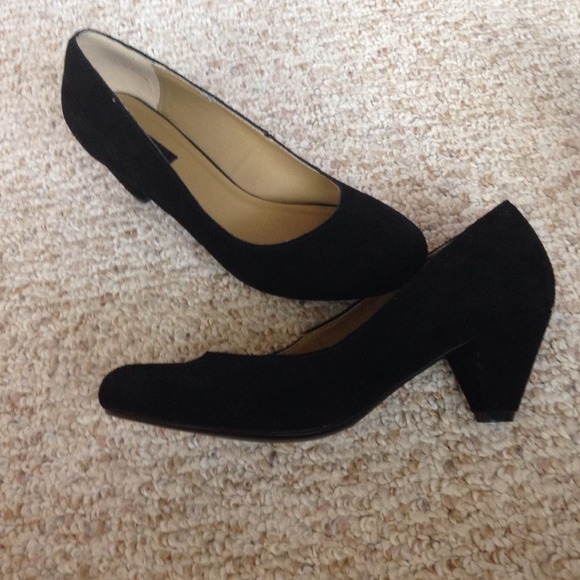 PRICE LOWERED NWOB: Urban/BDG Suede Kitten Heels