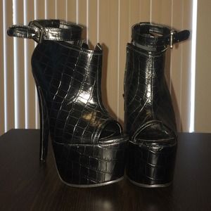 Black Leather Heels - Size 5.5