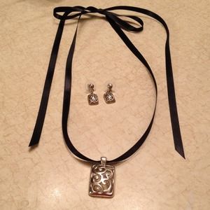 Silver pendant n earring set