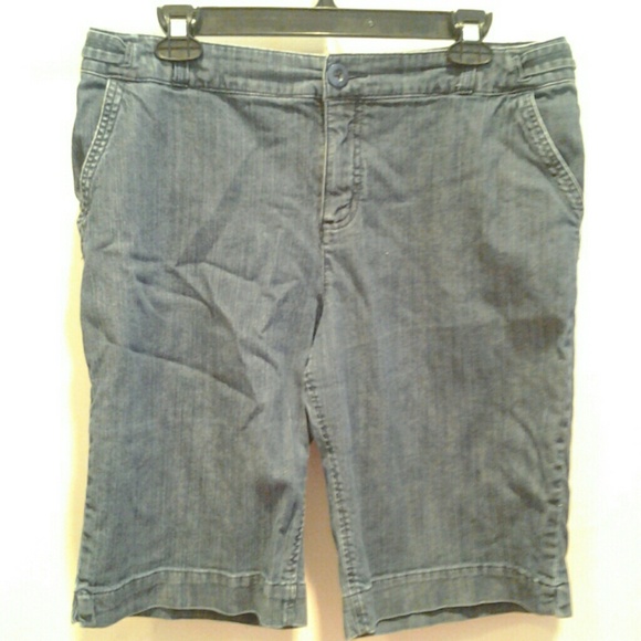 Bermuda jean shorts