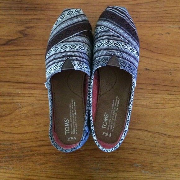 Black Nepal Weave Toms