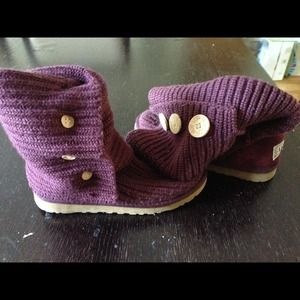 Burgundy cardy classic Uggs