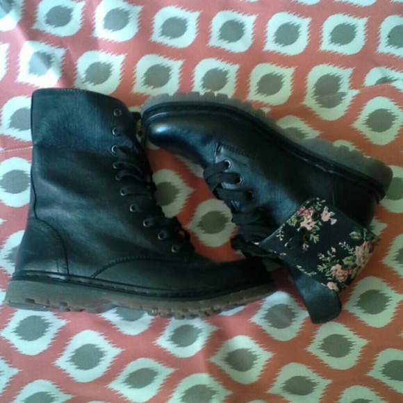 Black fashion combat boots