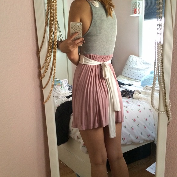 🌸Sold🌸 Adorable Casual Dress - Picture 3 of 3