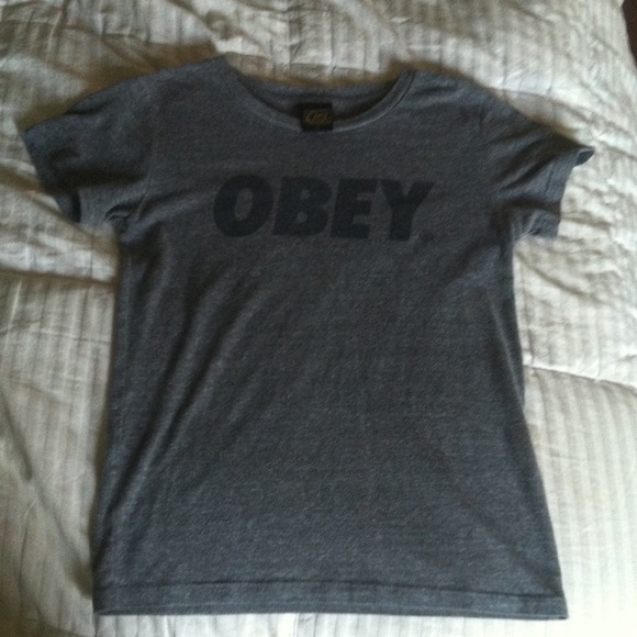 OBEY logo tee