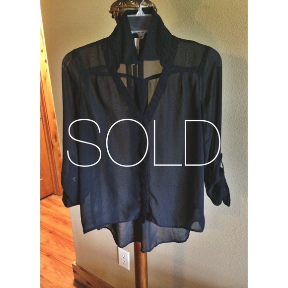SOLD 🚫Sheer top
