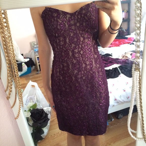 Wine colored Bodycon Dress - Picture 2 of 2