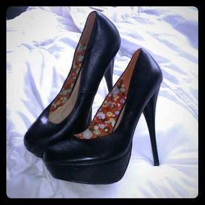 6 Inch Black Pleather Heels Pumps Size 10