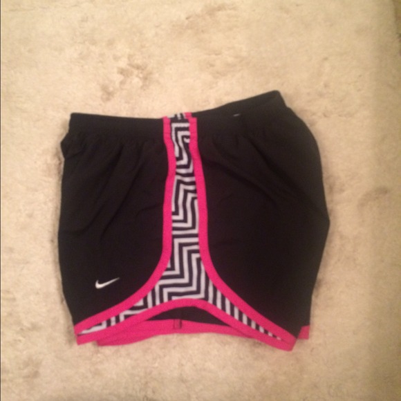 Nike tempo shorts - pink sides