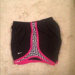 Nike tempo shorts - pink sides